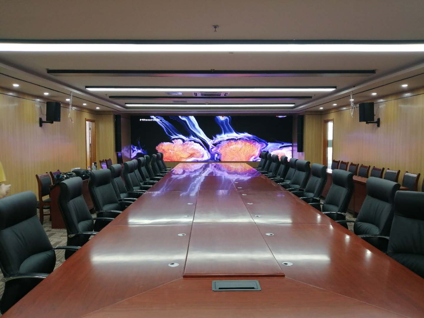 濰坊某事業(yè)單位音、視頻會議集成項目完工，會議辦公、音響系統(tǒng)、1.2小間距顯示系統(tǒng)完美融合